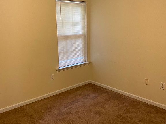 4th image of 300 Southmen Ln #1