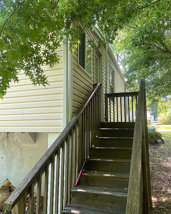 1st image of 796 Melville Ave