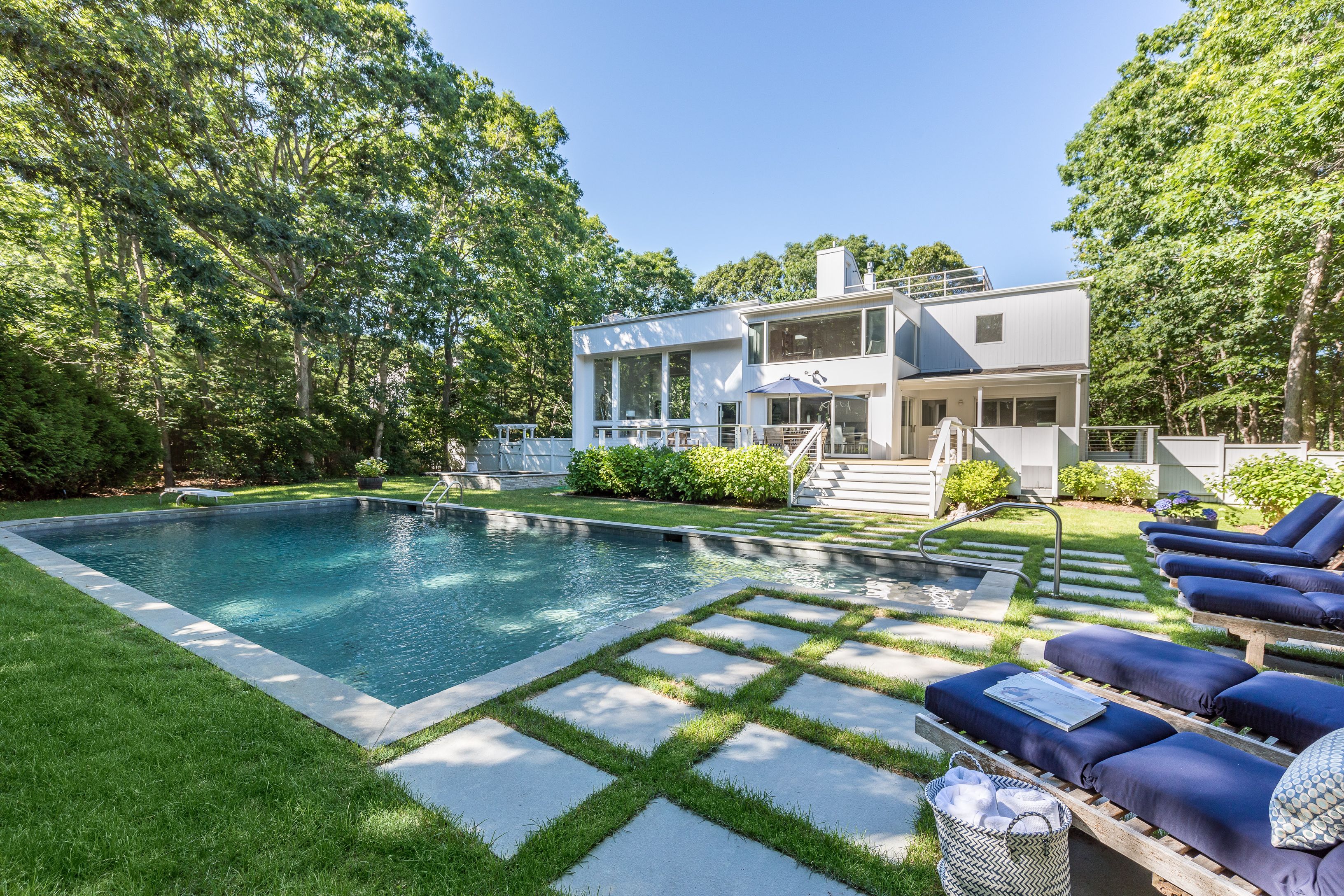 29 Hedges Banks Dr, East Hampton, NY 11937 Out East