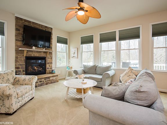 3rd image of 403 Samantha Dr