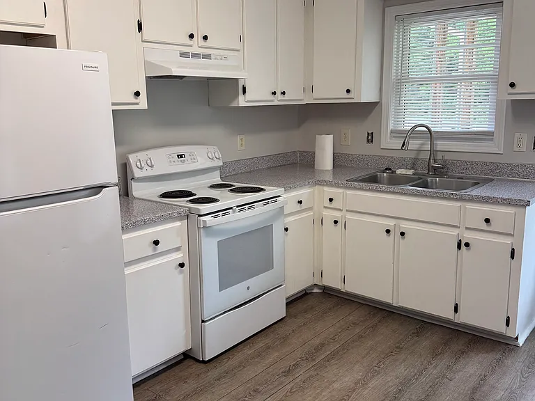 1106 York Rd #A — Photo 8