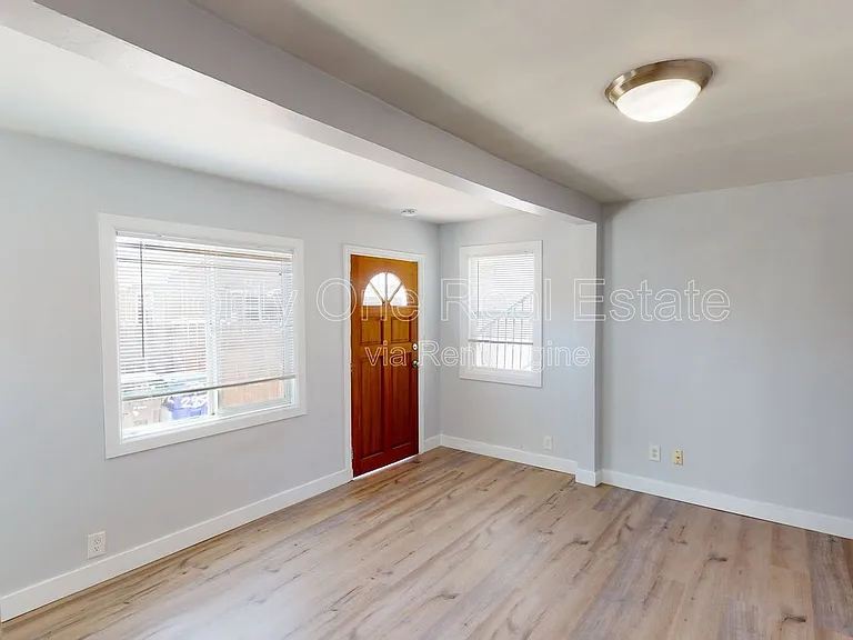 2954 1/2 Webster Ave — Photo 5