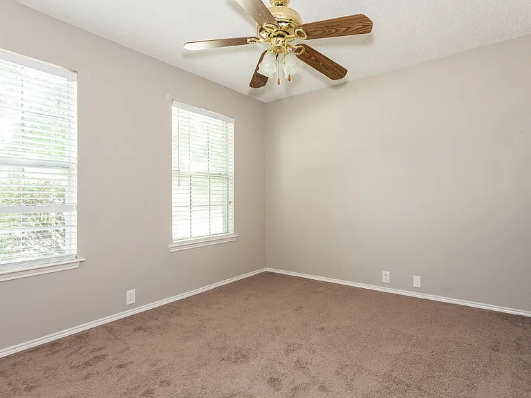 1100 Greenbend Dr — Photo 8