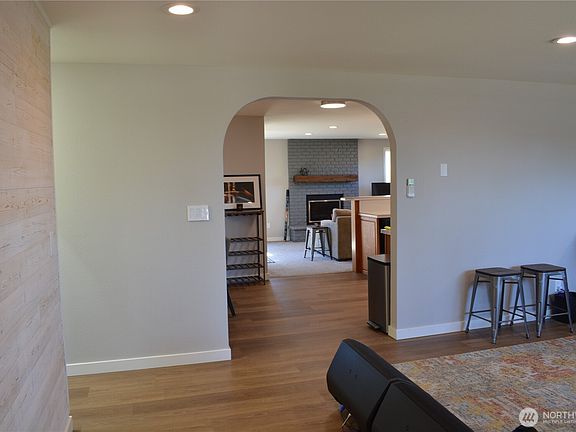 3rd image of 520 SW 4th Avenue SW