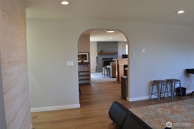 3rd image of 520 SW 4th Avenue SW