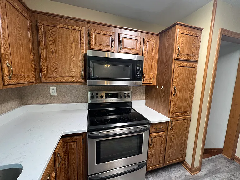 2332 Woodcrest Ave — Photo 5