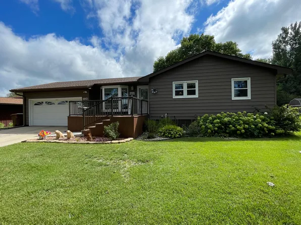 1810 Maple Dr, Huron, SD 57350