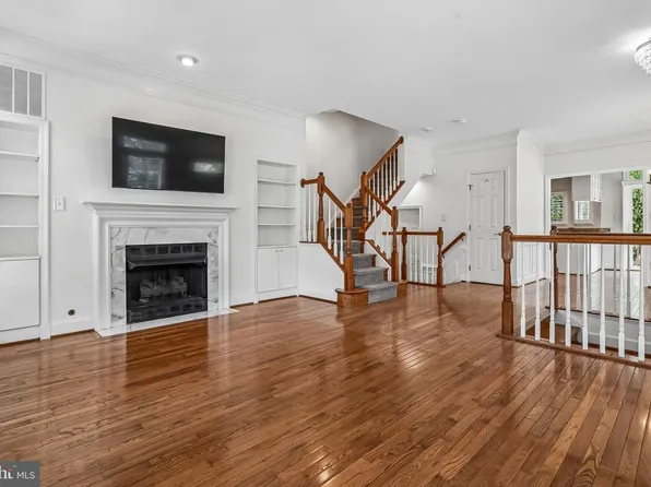 4625 Knight Pl, Alexandria, VA 22311