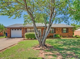 1023 E 17th St, Chandler, OK 74834