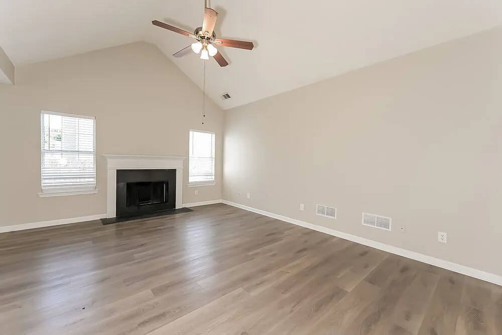 4 bed, 2.0 bath, 1833 sqft, $2,175 — Photo 4