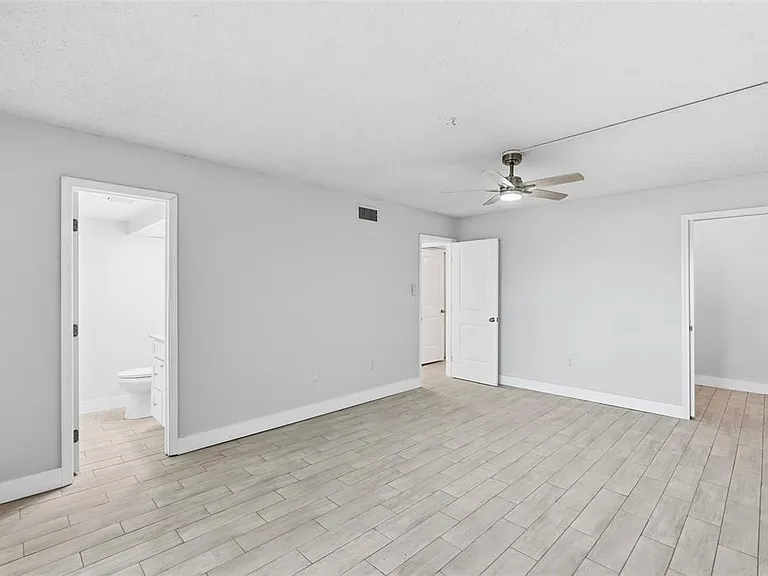 4775 Cove Cir #106 — Photo 13