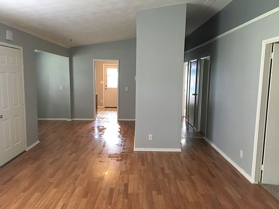 3rd image of 697 Karen Pkwy