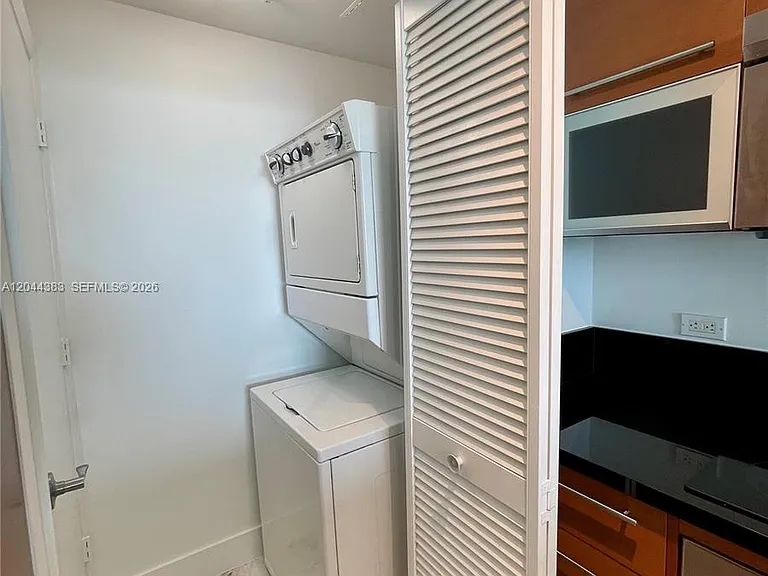 253 NE 2nd St #2409 — Photo 9