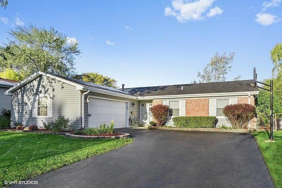 1st image of 325 Pebble Creek Dr