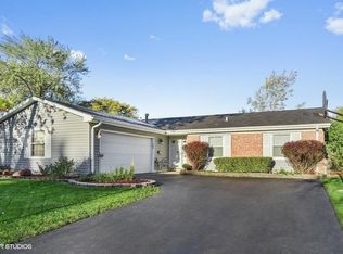 325 Pebble Creek Dr, Lake Zurich, IL 60047