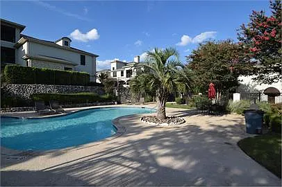 2 bed, 1456 sqft, $1,950 — Photo 2