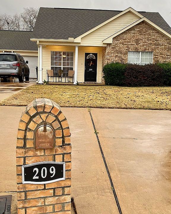 1st image of 209 Aloys Cir