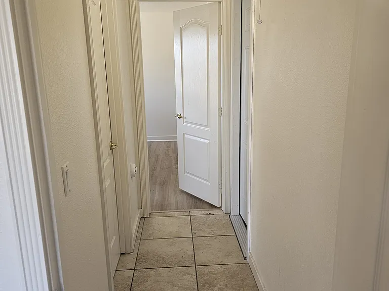 Shafter Ave — Photo 2