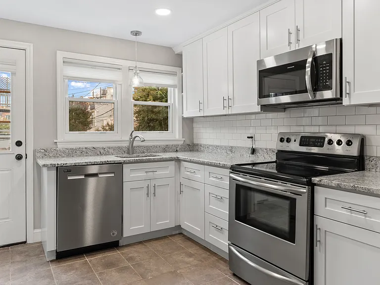 1524 E Clement St — Photo 8