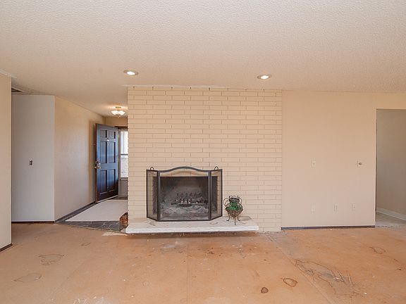 5th image of 2409 W Klamath Ave