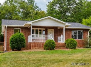 15 Spring Lake Dr, Fletcher, NC 28732