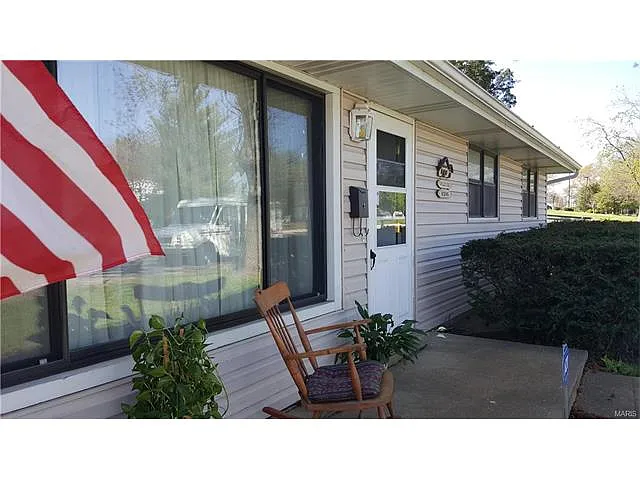 8286 Morganford Rd photo 1