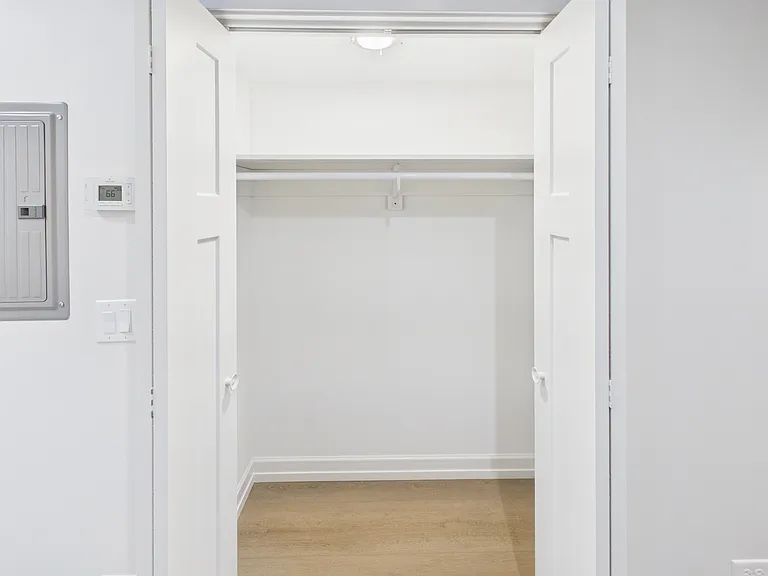 2421 W Lexington St #G — Photo 36