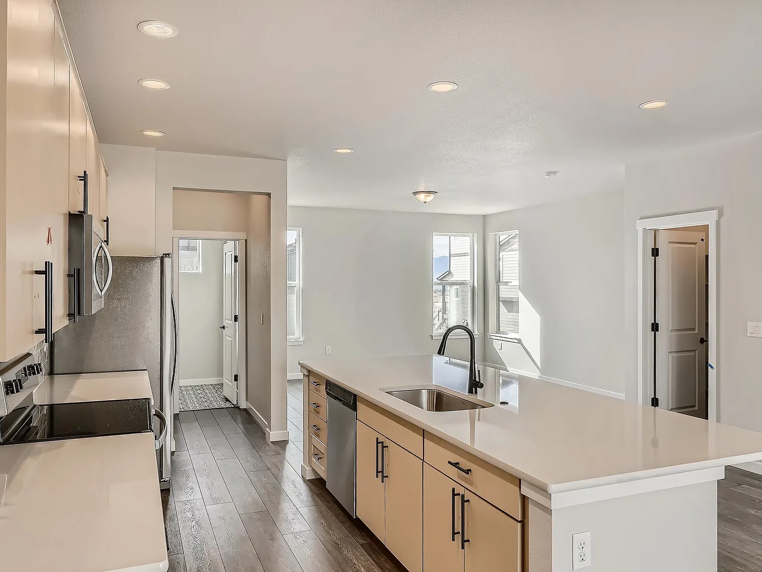 3 bed, 2130 sqft, $2,650 — Photo 4