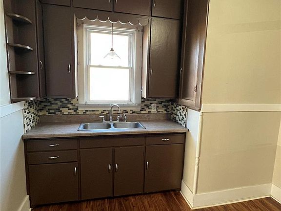 5th image of 430 E Park St