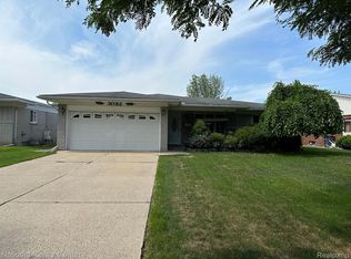3082 Reese Dr, Sterling Heights, MI 48310