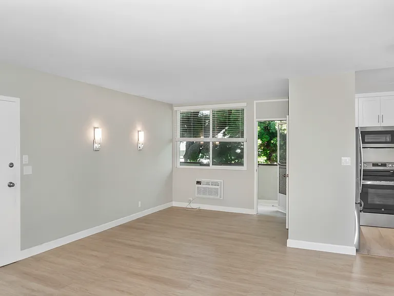 501 N Kings Rd #104 — Photo 18
