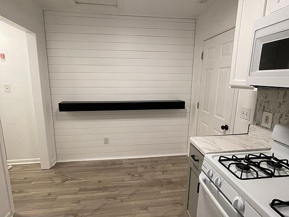 5th image of 301 Webb St