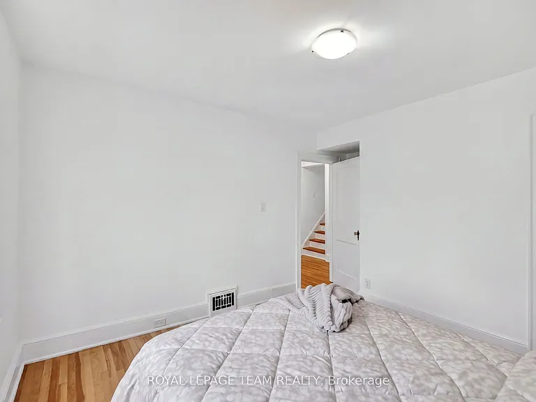 131 Acacia Ave — Photo 24