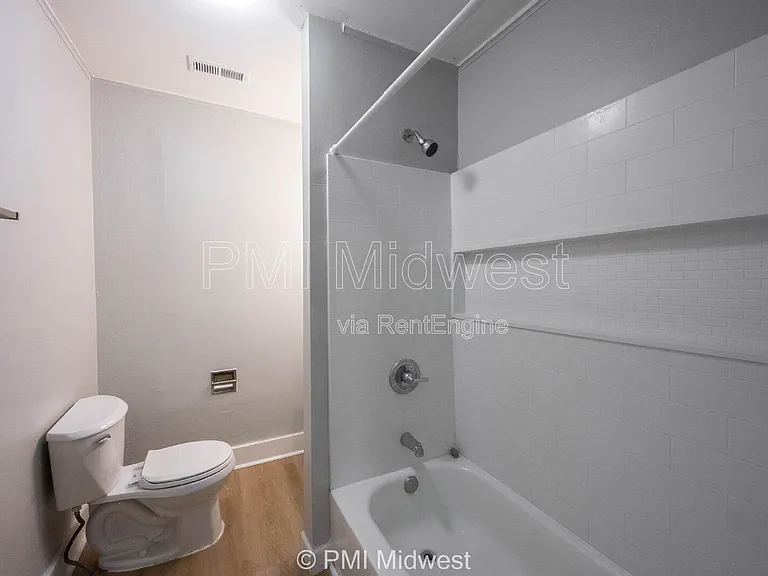 2209 E New York St #B — Photo 6