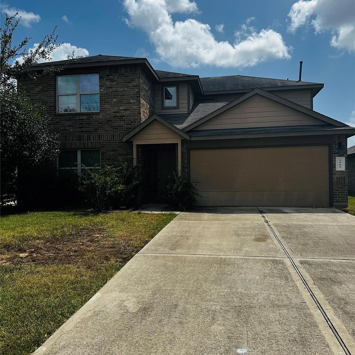 5 bed, 3.0 bath, 2705 sqft, $2,600 — Photo 2