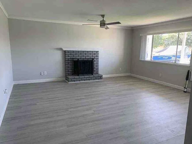 5049 Driftwood Dr — Photo 2