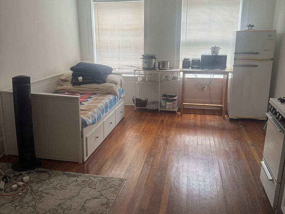 STUDIO ROOM