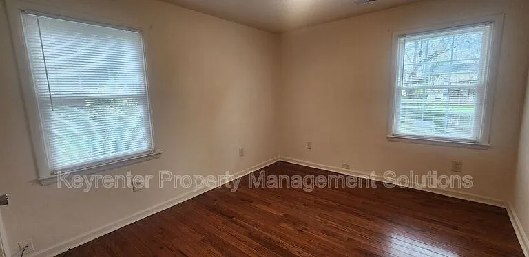 825 Highland Ave — Photo 8