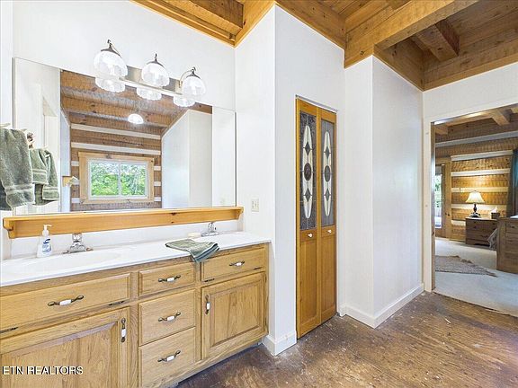 27th image of 1457 Smithfield Rd