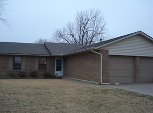 908 SE 8th St, Moore, OK 73160