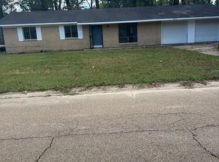 3233 Longwood Dr, Jackson, MS 39212