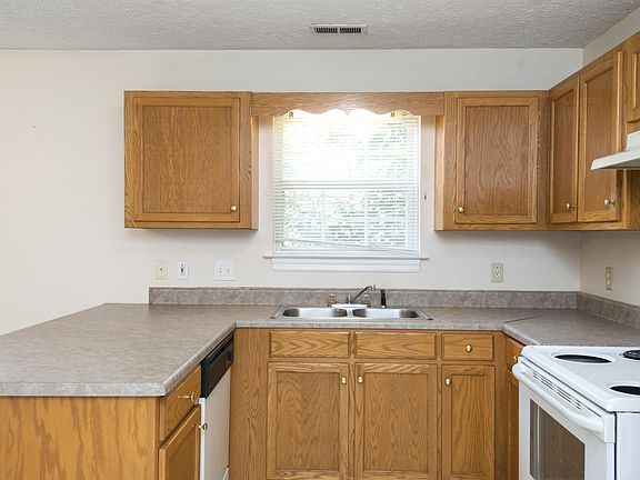 3rd image of 812 Ewing Blvd APT A