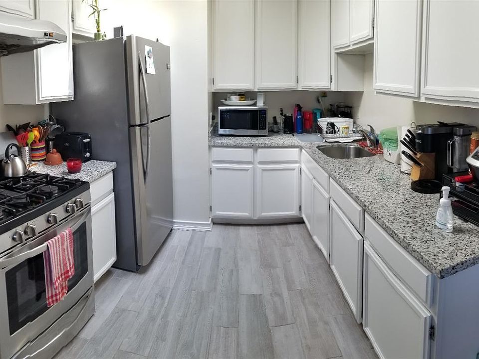 1st image of 19 Stoneybrook Ave