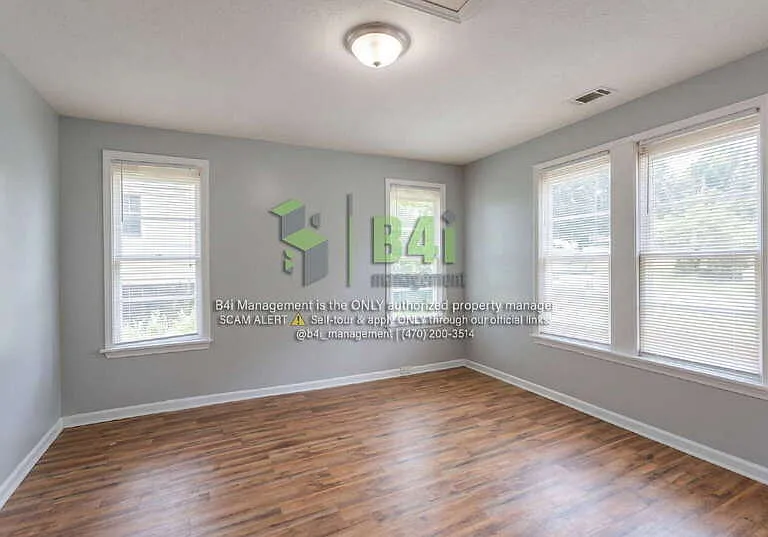 560 Radcliff Ave — Photo 11