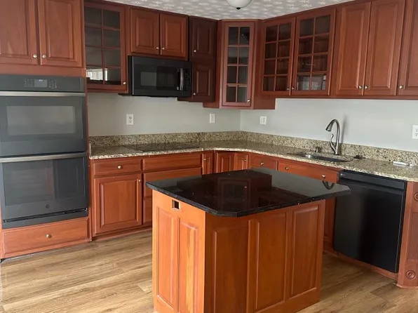 5417 Revere Dr, Louisville, KY 40218