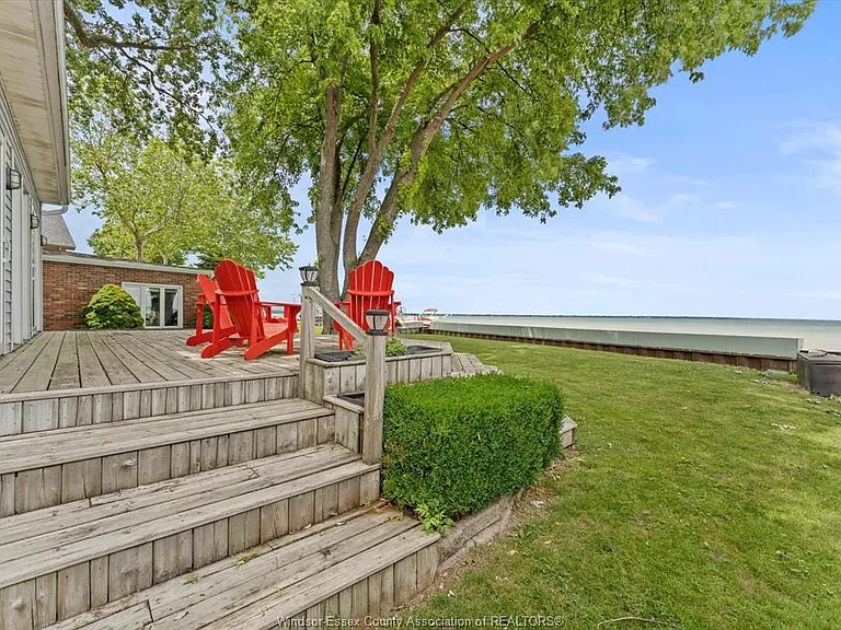12746 Riverside Dr E — Photo 31