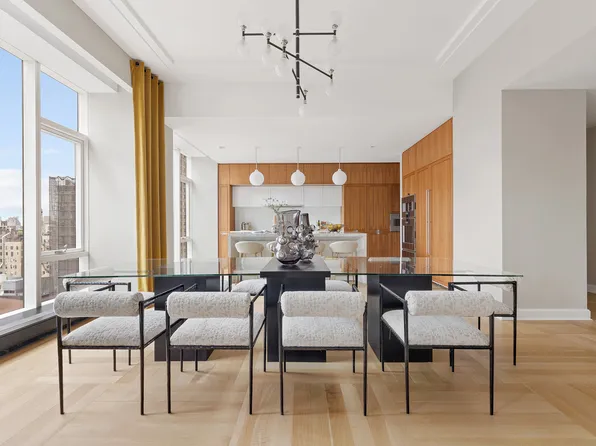 1289 Lexington Avenue 17B image 2 of 16