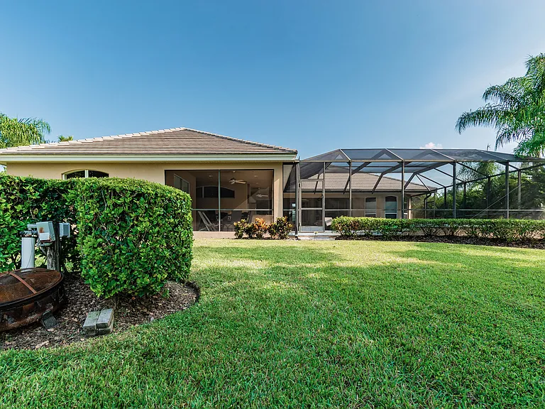 1107 Oxbridge Dr — Photo 9