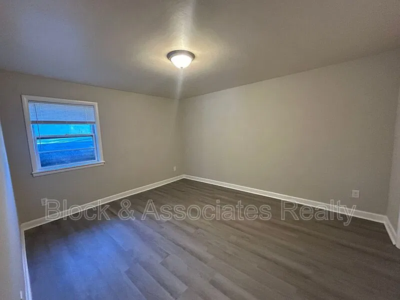 2 bed, 1.0 bath, $795 — Photo 4