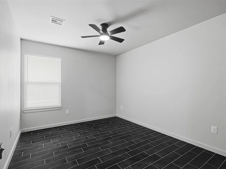 2302 E Sycamore Dr — Photo 12